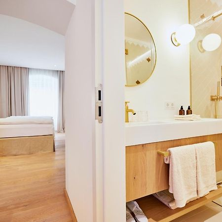 Boutiquehotel Zum Goldenen Hirschen Гмунден Екстер'єр фото